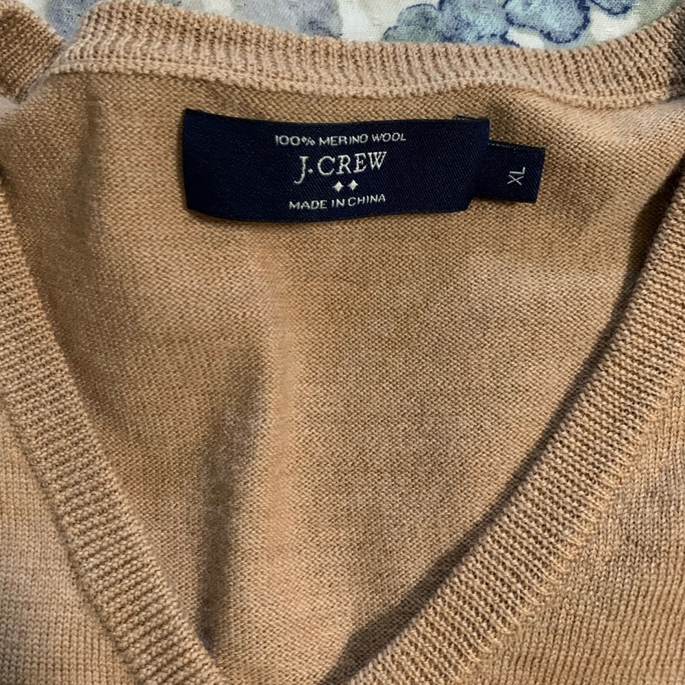 Men’s Jcrew 100% merino wool v neck sweater